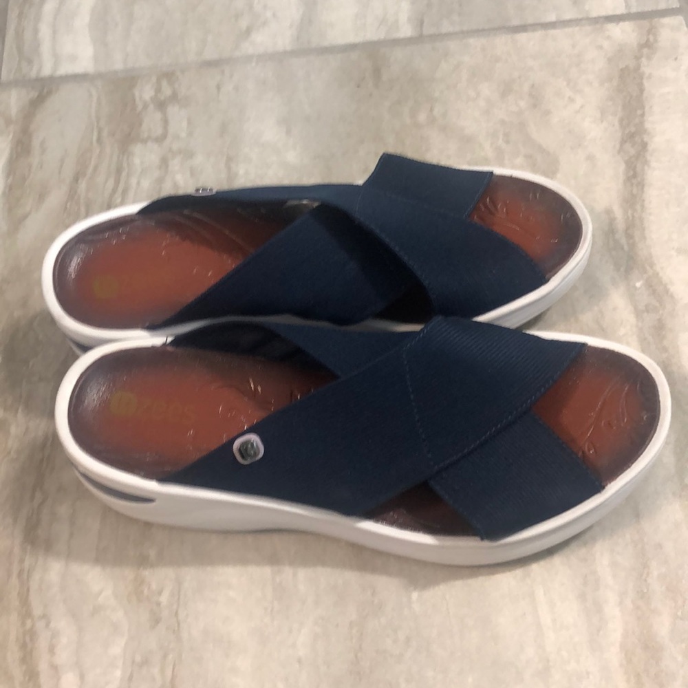 Bzees navy blue sandal size 8.5
